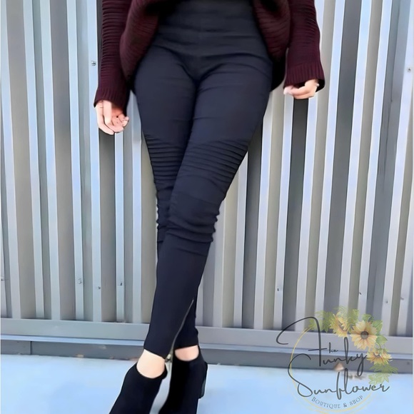 OUT OF STOCK C̺͆L̺͆E̺͆A̺͆R̺͆A̺͆N̺͆C̺͆E̺͆ Black Motto Pants - Picture 1 of 1